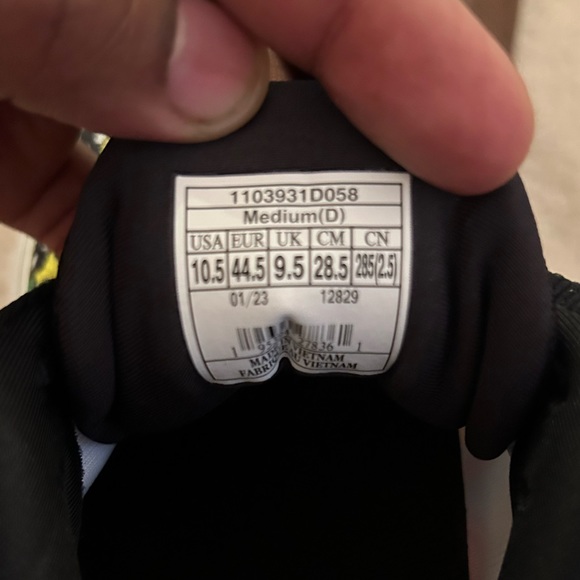 Brand new men’s size 10.5 GHOST 15 Brooks brothers pride running shoe - Picture 5 of 5